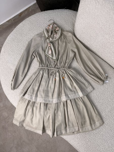 فستان بناتي محير